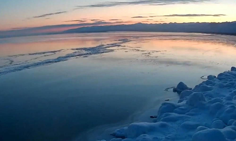 Ένα ασυνήθιστο φυσικό φαινόμενο στη λίμνη Βαϊκάλη